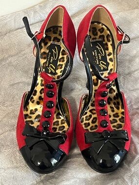 NWOB Pin Up Couture Smitten 10 Red & Black T-Strap Women’s Pumps Size 5 womens
